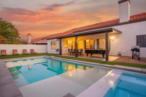 Spacious 5 Bedroom House with Heated Pool and Jacuzzi